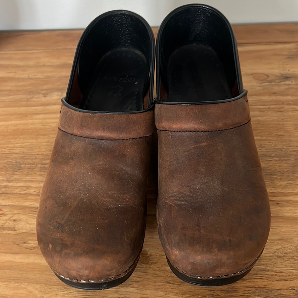 Dansko brown clogs size 40 (women’s 9)